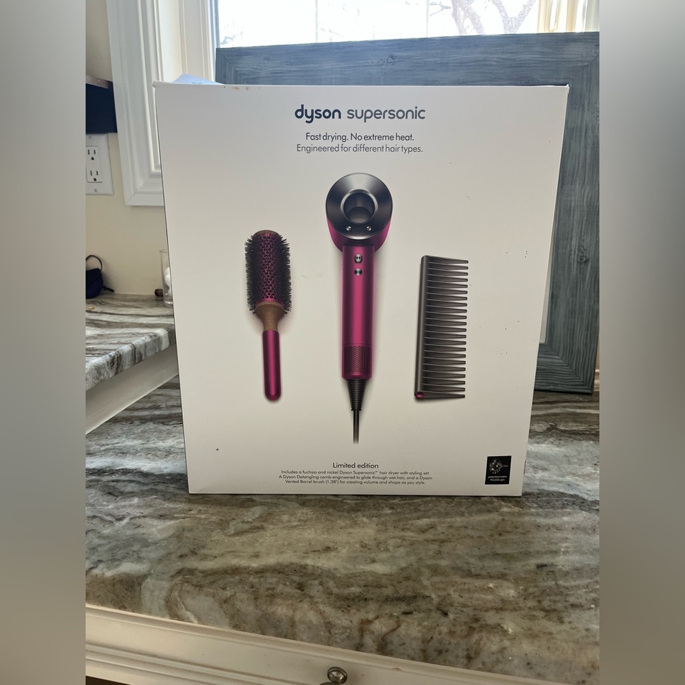 Dyson blow dryer and original box (Barely used)